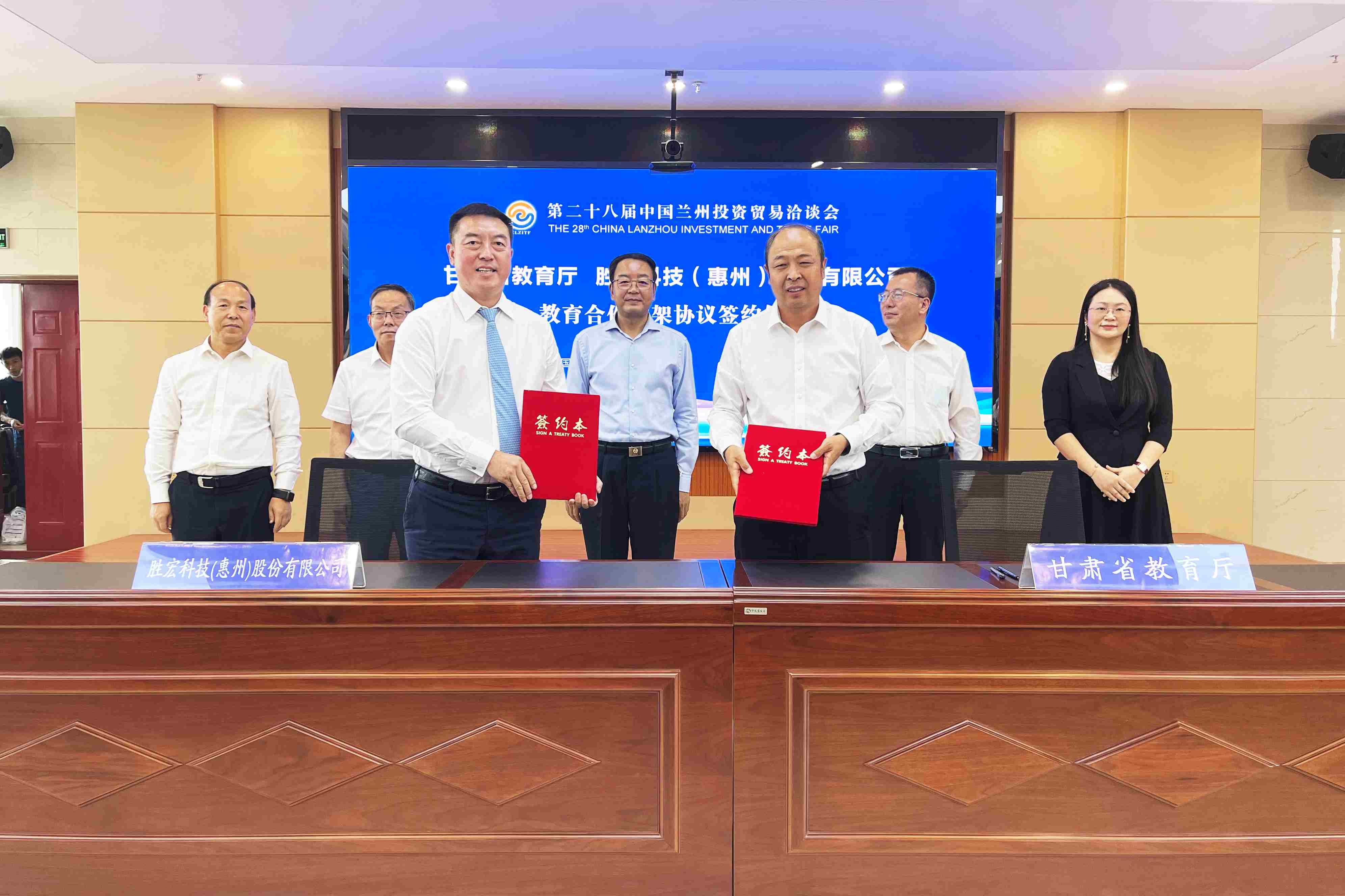 8188cc威尼斯科技与甘肃教育厅签署人才作育战略相助协议